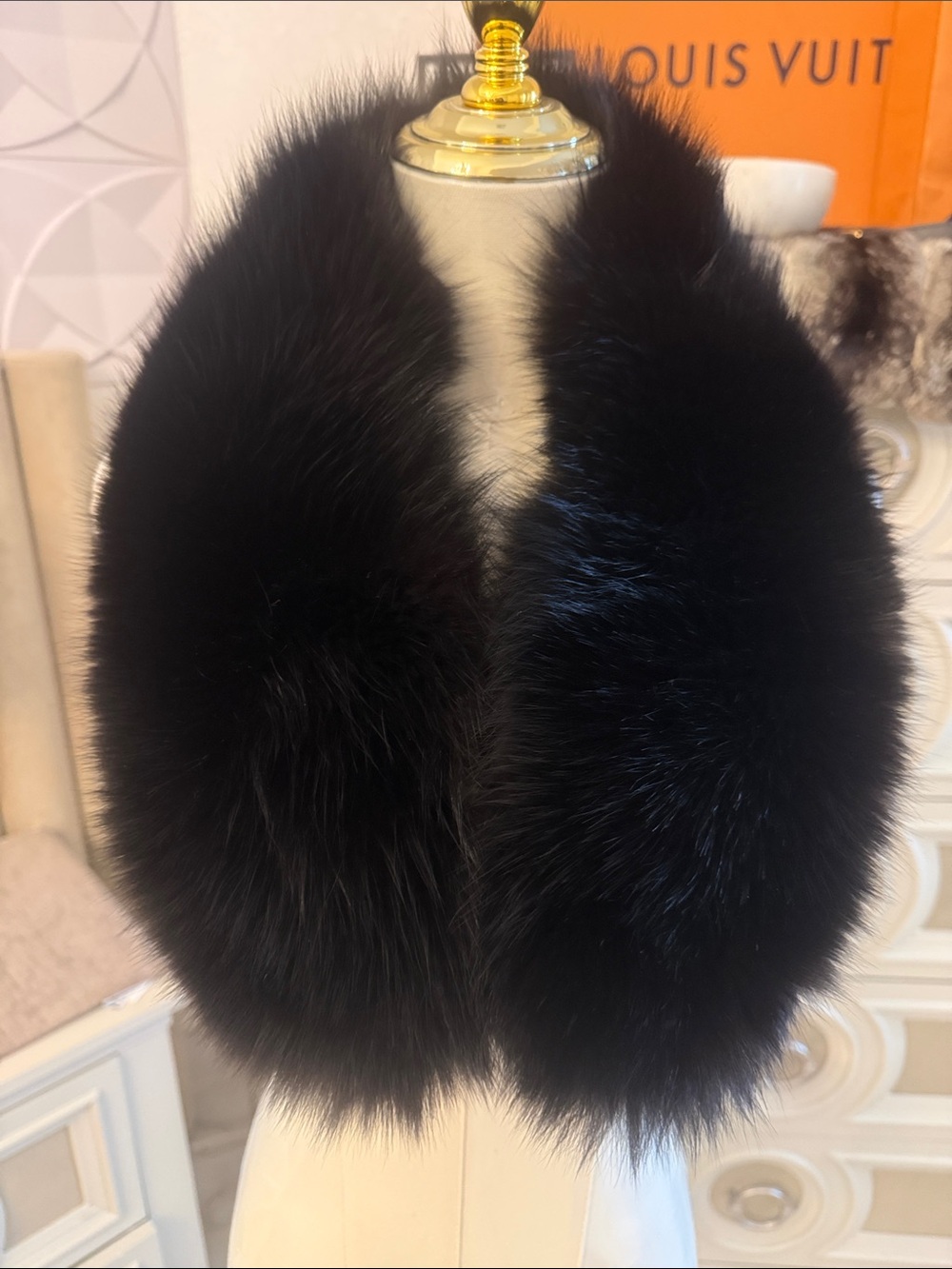 Saga fox fur scarf thick pelts